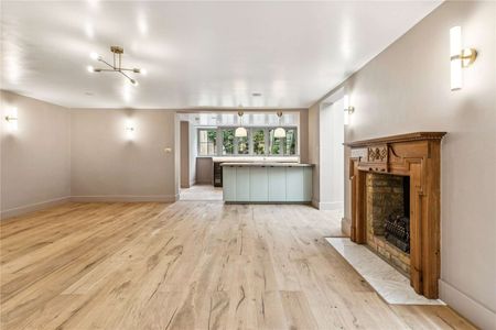 Beautifully renovated five bedroom school house conversion in Petersham - Photo 5