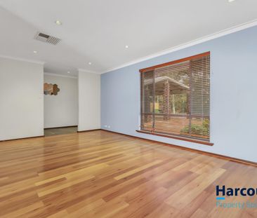 Family Home with Below-Ground Pool in Willetton - Photo 6