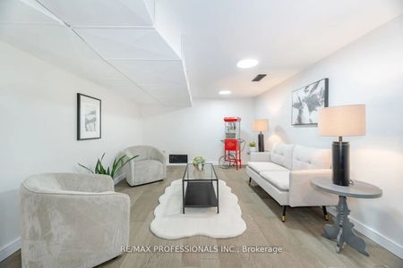 For Lease - 39 Old Oak Road Unit# Bsmt, Toronto, Ontario - Photo 2