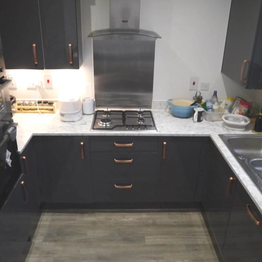 Highview, Hatfield - Photo 1