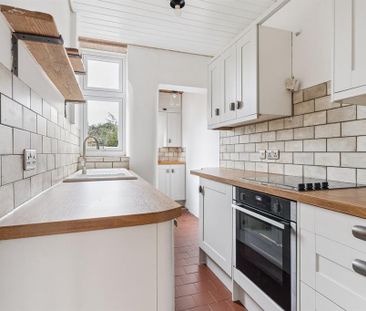 3 bedroom semi-detached house to rent - Photo 3