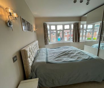 5 Bed Detached House, Hollinwell Avenue, NG8 - Photo 2