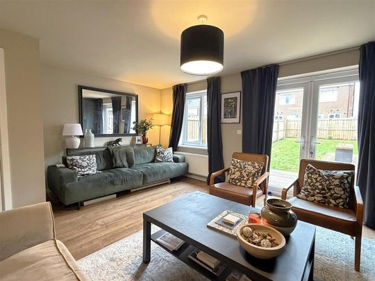 4 bedroom semi-detached house to rent - Photo 1