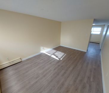 Bright 2 Bedroom Unit By Red Deer College!! - Photo 2