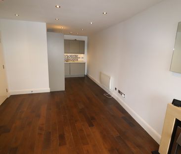 BRENTWOOD HIGH STREET - Photo 3