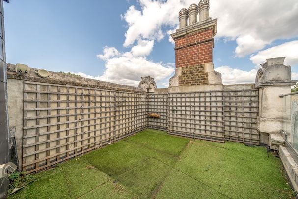 2 Bed Flat, Lee High Road, SE13 - Photo 1