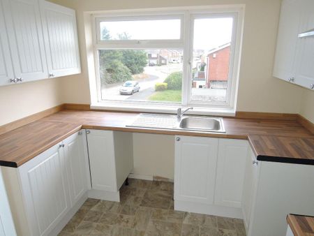 2 bedroom maisonette to rent - Photo 5