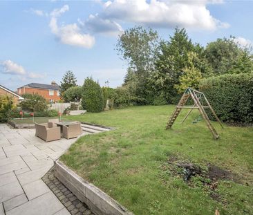 An immaculately presented four-bedroom detached family home with ga... - Photo 2