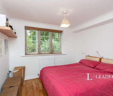 Maybury Mews, GU21 - Photo 6