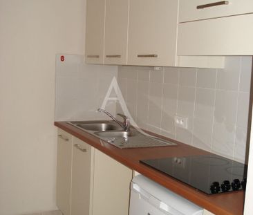 Location Appartement 2 pièces 42m² FONTENAY LE COMTE 85200 - Photo 3