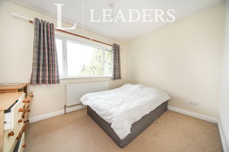5 bedroom house to rent Old Bedford Road, Luton, LU2 - Photo 4