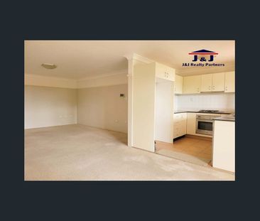 Spacious 2 Beds APT for rent - Photo 2