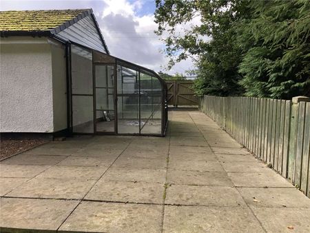 A spacious detached bungalow featuring two double bedrooms, a double garage, and versatile workshop space, set on a generous plot with expansive gardens. - Photo 3