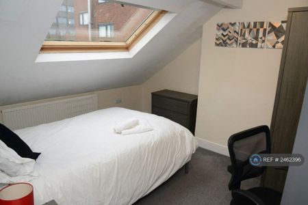 1 bedroom in a house share to rent - Photo 4