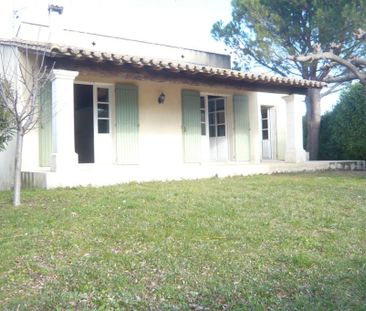 ROGNONAS - Villa R+1 avec terrasse, garage, jardin., - Photo 3