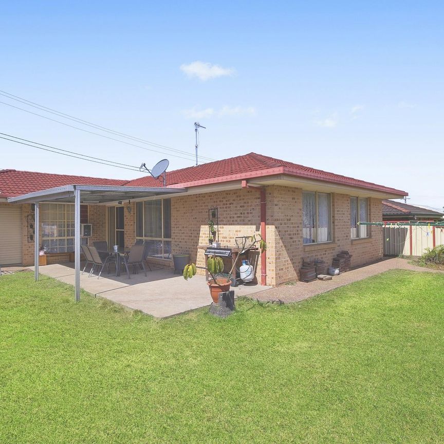 Ideal Family Home! - Photo 1