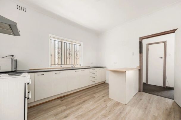 “Functional Family Home with Patio, Garden, and Great Transport Links” - Photo 1