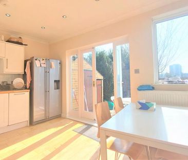 1 bedroom semi detached to rent Kings Chase, Brentwood, Essex, CM14 - Photo 2
