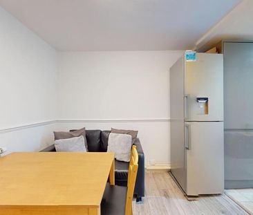 3 bedroom flat to rent - Photo 1