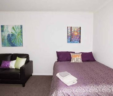 Short walk to Uni - Photo 1