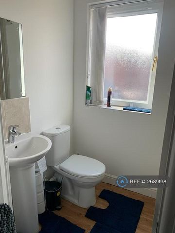2 bedroom terraced house to rent - Photo 2