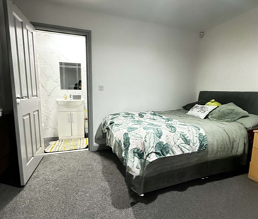 9 bedroom semi-detached house to rent - Photo 2