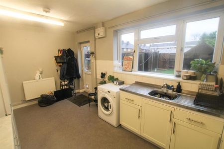 2 bedroom terraced house to rent - Photo 4