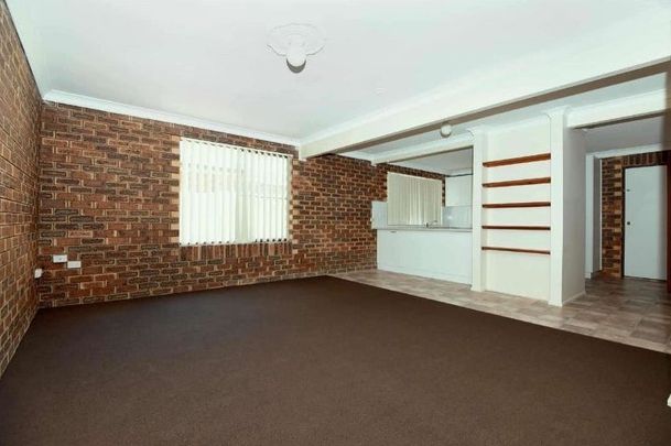 1/8 Carey Street, Kearneys Spring - Photo 1