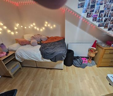 7 Bed - 50 Chestnut Avenue, Hyde Park, Leeds - LS6 1BA - Student - Photo 2