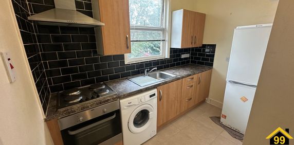 3 bed Flat in Merton High Street , London, SW19 1BD - Photo 2