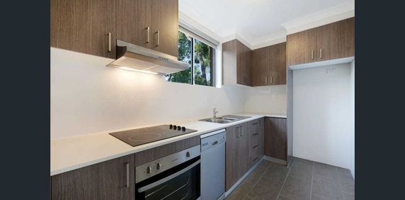 2 bedroom unit in the heart of merrylands - Photo 2