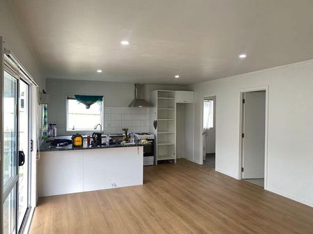 4 Bedrooms all new reno home - Photo 5