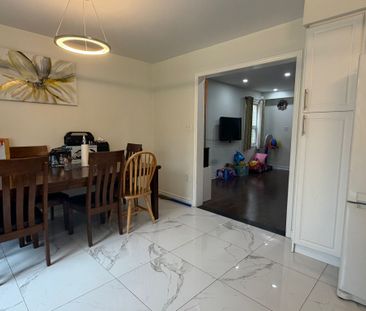 For Lease - 3252 Equestrian Crescent, Mississauga, Ontario - Photo 4