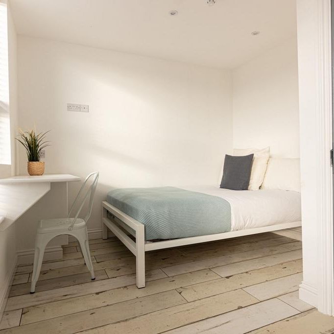 6 bedroom house to rent - Photo 1