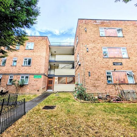 3 bedroom flat to rent - Photo 4