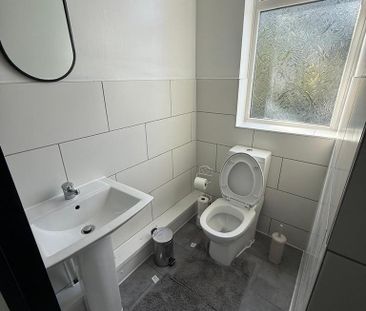 1 bedroom in a flat share to rent - Photo 4