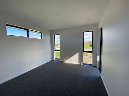 3 Bedroom Home in Ravenswood - 6 Months Rental - Photo 3
