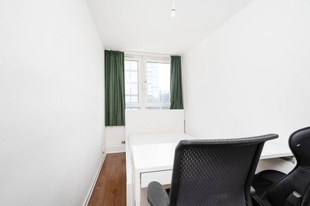 3 bedroom flat to rent - Photo 3