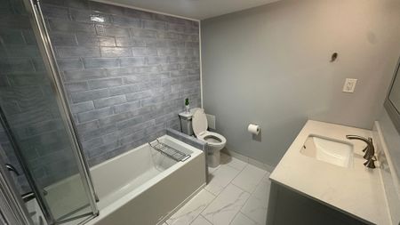 For Lease - 12 BRAMPTON Road, Toronto, Ontario - Photo 5