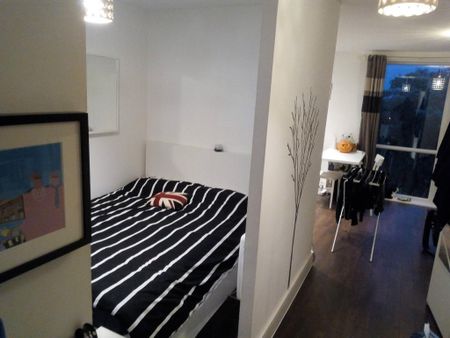 1 Bed Flat, Turner House, SE8 - Photo 4