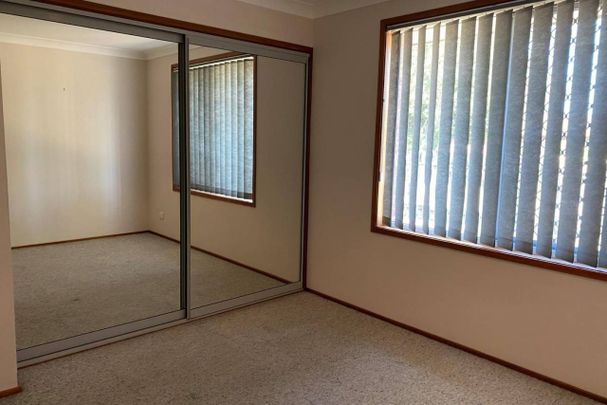 NEAT AND TIDY 4 BEDDER IN LAKESIDE! - Photo 1