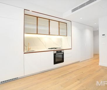 Elevated luxury living with sweeping eastern views - Photo 3