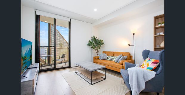 CALL TO BOOK PRIVATE INSPECTION! Spacious 1 Bedroom - Fully Furnished & Equipped with all appliances, crockery, cookware, utensils, linen and more! - Photo 1