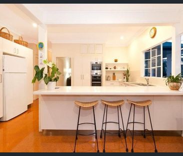 Charming Family Home in Taringa - Photo 5