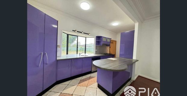 Spacious Three Bedroom Family Home with Convenience at Your Doorstep - Photo 1