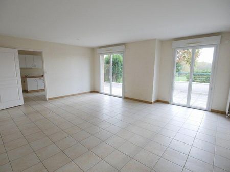 Location Appartement 5 pièces 98m² LES PONTS DE CE 49130 - Photo 2
