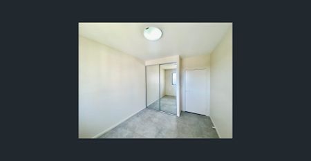 Modern Apartment with skyline views - Photo 2