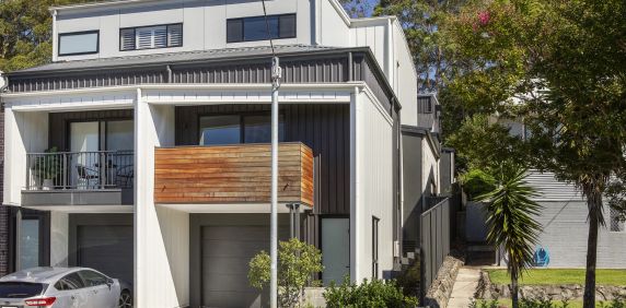 3 Bedroom Townhouse - Photo 2