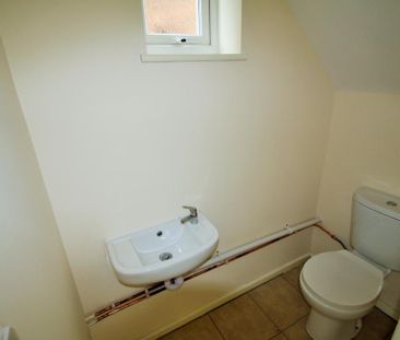 3 bedroom semi-detached house to rent - Photo 5