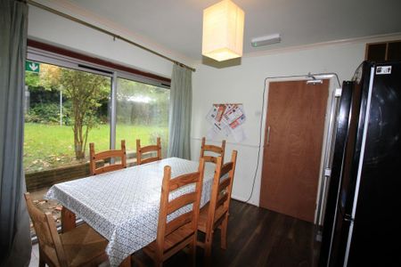 6 bedroom detached house to rent - Photo 3